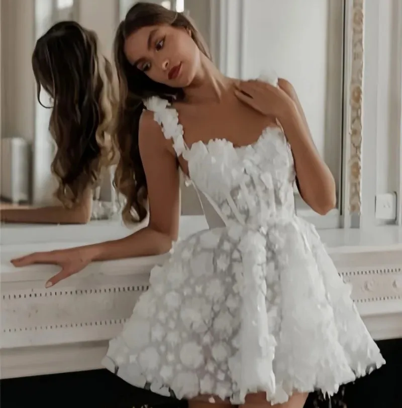 Strapless short-sleeved lightweight wedding dress, unique small formal dress, design-inspired wedding dress, skirt
Strapless short-sleeved lightweight wedding dress, unique small formal dress, design-inspired wedding dress, skirt