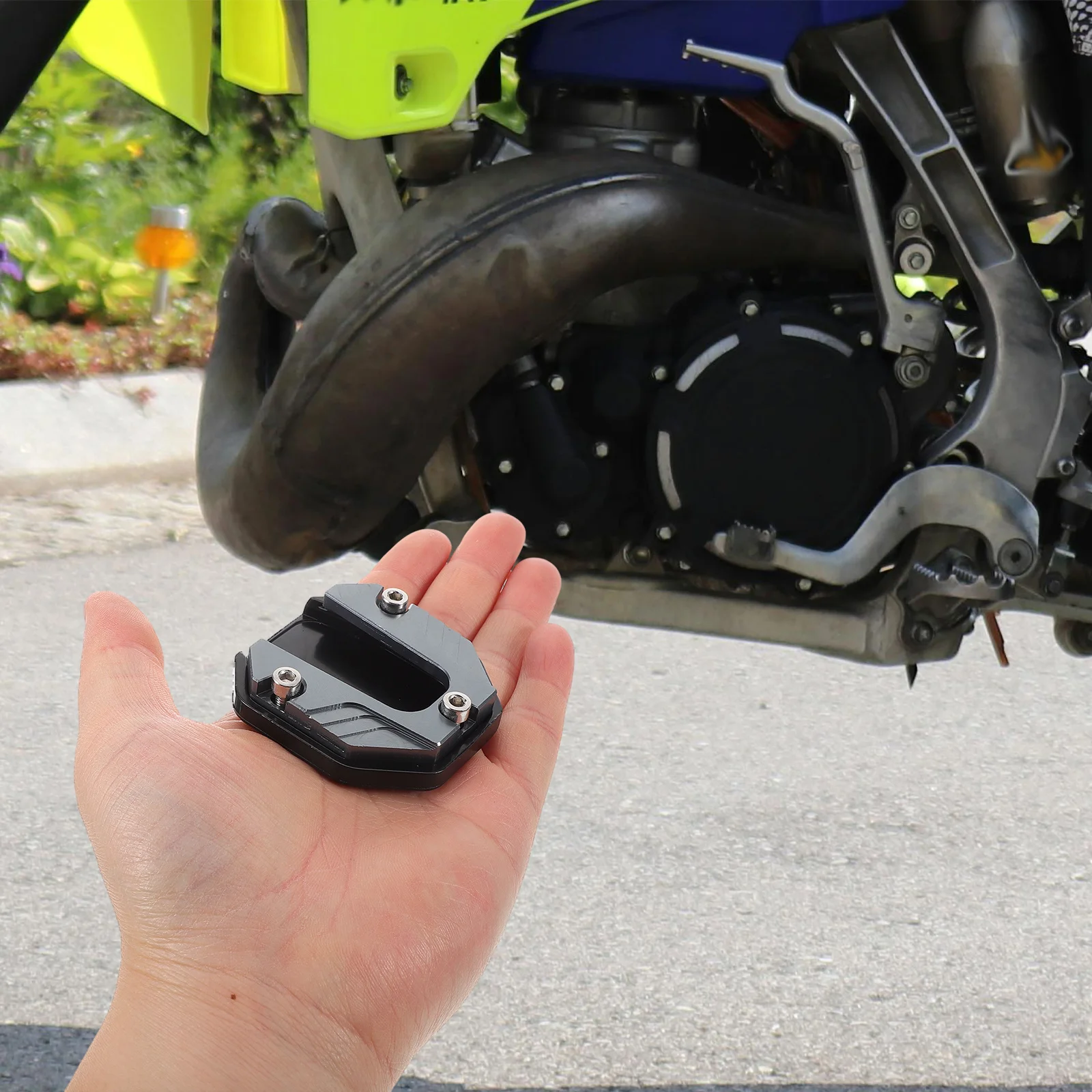 Aluminum Kickstand Pad Motorcycle Foot Support Anti-Slip Stable Base for Gravel Grass Asphalt Easy Installation Durable Material
Aluminum Kickstand Pad Motorcycle Foot Support Anti-Slip Stable Base for Gravel Grass Asphalt Easy Installation Durable Material