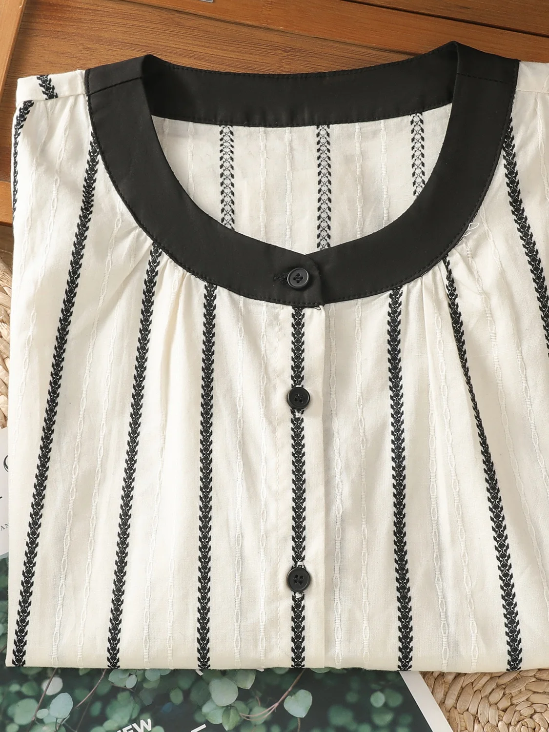 Retro Striped Sleeveless Loose Fit Thin Shirt round Neck Button up Top for plus Size Women Summer New Style Casual Cotton Blend
Retro Striped Sleeveless Loose Fit Thin Shirt round Neck Button up Top for plus Size Women Summer New Style Casual Cotton Blend