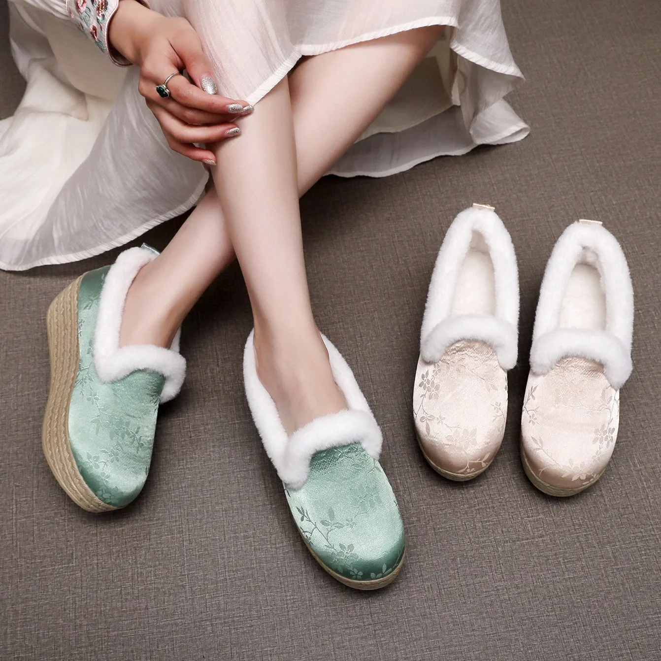 Теплые очень толстые ботинки на платформе с флисом в этническом стиле, повседневные, на хлопковой подкладке, пушистые, на высоком квадратном каблуке, для танцев
Теплые очень толстые ботинки на платформе с флисом в этническом стиле, повседневные, на хлопковой подкладке, пушистые, на высоком квадратном каблуке, для танцев