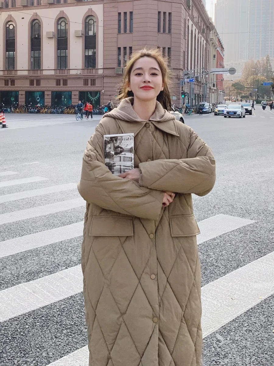 Корейская версия, однотонная свободная хлопковая куртка в клетку в стиле ретро с бриллиантами, зимняя лоскутная однобортная хлопковая куртка с капюшоном для женщин
Корейская версия, однотонная свободная хлопковая куртка в клетку в стиле ретро с бриллиантами, зимняя лоскутная однобортная хлопковая куртка с капюшоном для женщин