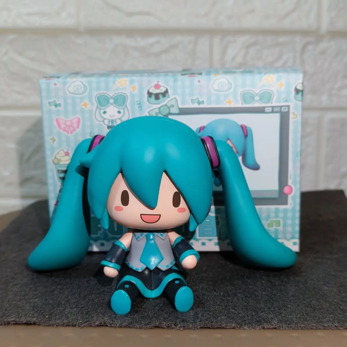 New Hatsune Miku Action Figure Miku Anime Figure Q Doll Pvc Cute Statue Collection Model Decoration Toy Birthday Gift
New Hatsune Miku Action Figure Miku Anime Figure Q Doll Pvc Cute Statue Collection Model Decoration Toy Birthday Gift