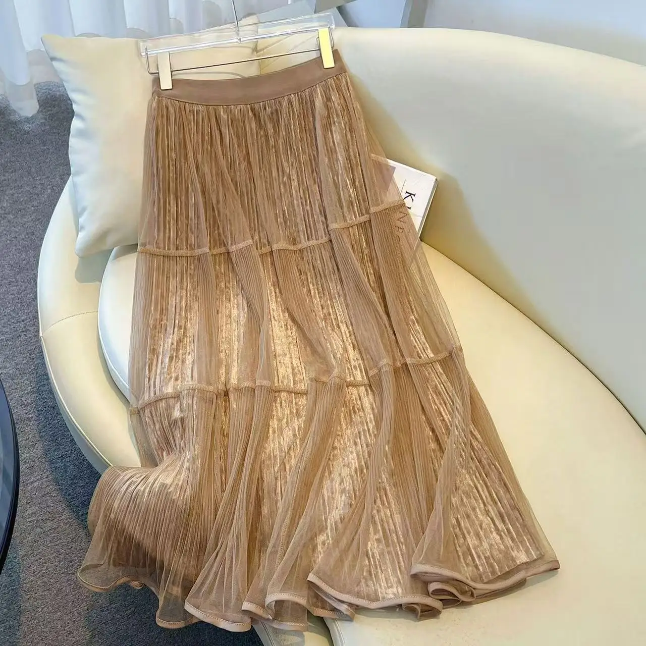 Spring New Fashion Solid Color Elegant Skirt Women's High Waist Versatile Office Lady Skirt Mesh Splicing Velvet Midi Skirt
Spring New Fashion Solid Color Elegant Skirt Women's High Waist Versatile Office Lady Skirt Mesh Splicing Velvet Midi Skirt