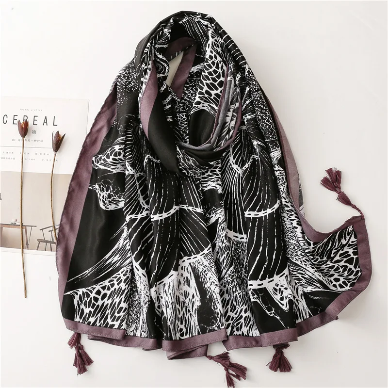 High Quality Charming Big Flower Women Scarf Fashion Beach Shawls for Lady Luxury Female Long Seaside Shawl with Tassel 2023
High Quality Charming Big Flower Women Scarf Fashion Beach Shawls for Lady Luxury Female Long Seaside Shawl with Tassel 2023