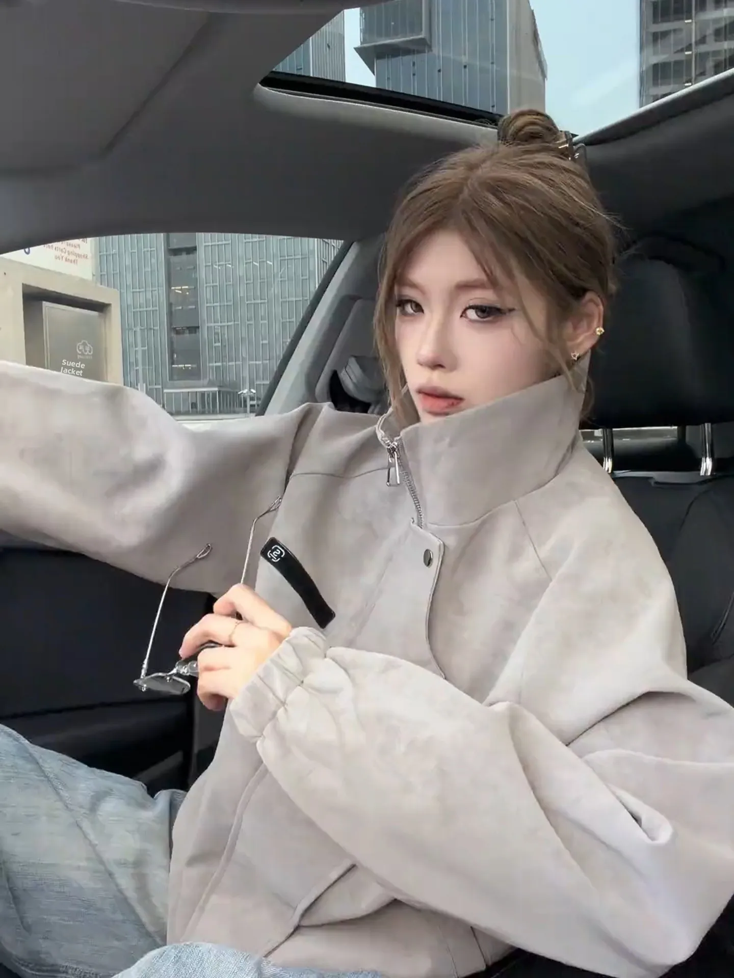 Мужская осенняя куртка из американской окрашенной кожи, новая модель в китайском стиле, с воротником-стойкой, для подростков, в стиле мотоциклетной/бейсбольной экипировки
Мужская осенняя куртка из американской окрашенной кожи, новая модель в китайском стиле, с воротником-стойкой, для подростков, в стиле мотоциклетной/бейсбольной экипировки