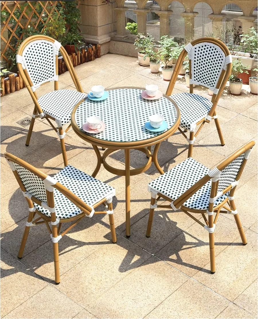 Уличный комплект из ротангового стола и стульев для двора, сада, небольшой квартиры, для отдыха.
Уличный комплект из ротангового стола и стульев для двора, сада, небольшой квартиры, для отдыха.