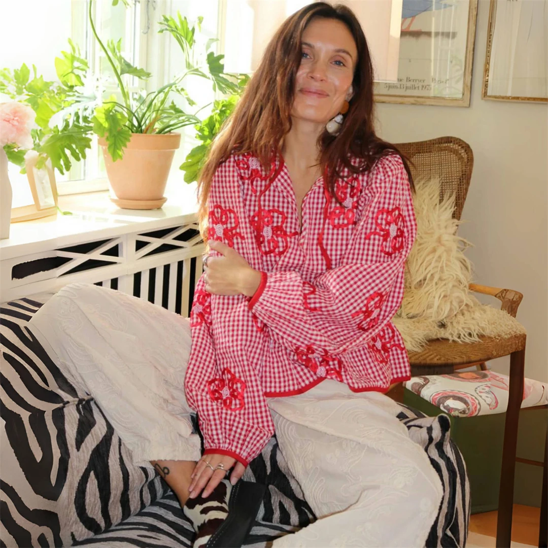 Loose Red Plaid Shirt Embroidered 3D Spring Summer French Style Women's Cotton Shirt Floral Pattern Button Closure
Loose Red Plaid Shirt Embroidered 3D Spring Summer French Style Women's Cotton Shirt Floral Pattern Button Closure