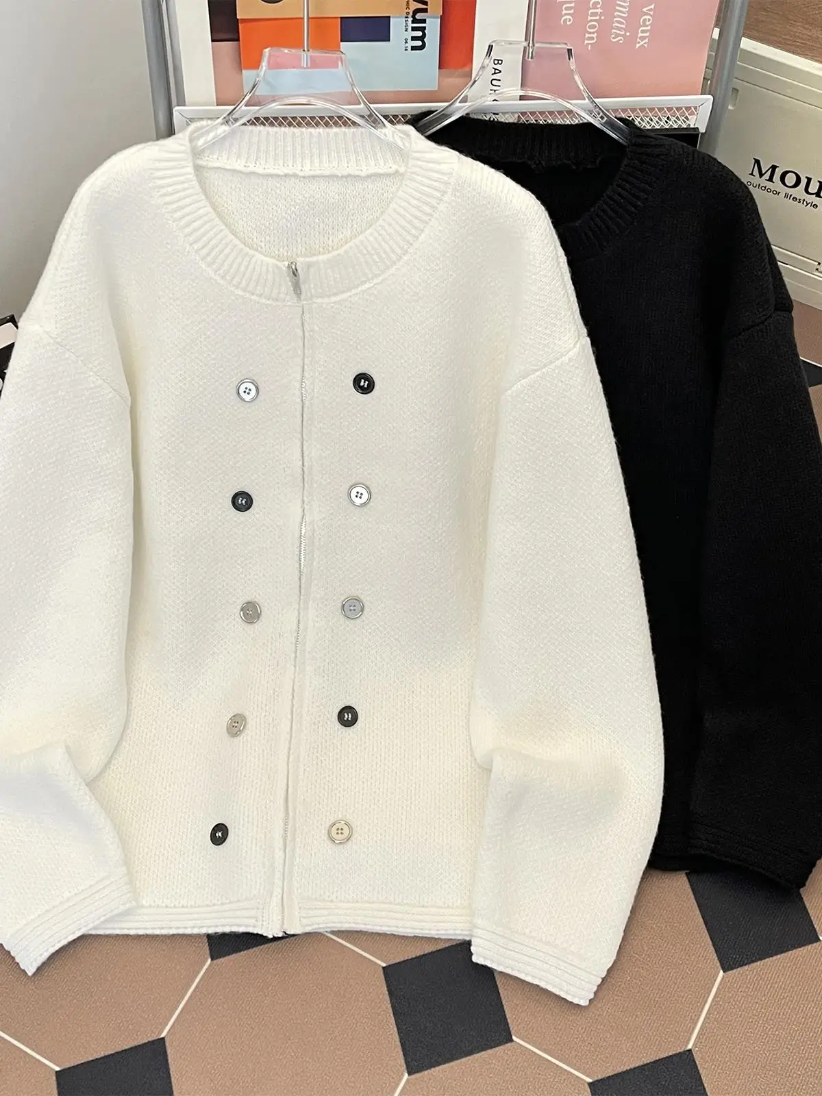 Мужской утепленный кардиган на молнии с круглым вырезом, теплый, высококачественный, вязаный, с длинными рукавами, декоративными пуговицами, зимний, модный
Мужской утепленный кардиган на молнии с круглым вырезом, теплый, высококачественный, вязаный, с длинными рукавами, декоративными пуговицами, зимний, модный