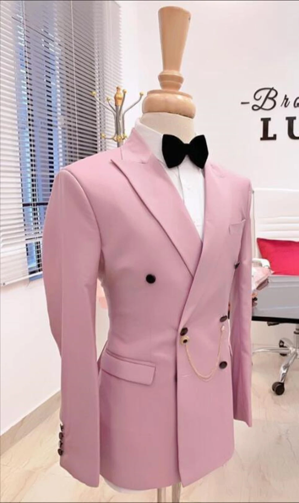 Pink Slim Fir Men Suits Fashion Design Wedding Prom Bridegroom Blazer Sets Tuxedo 2-Piece Jacket+Pants Custom Made Costume Homme
Pink Slim Fir Men Suits Fashion Design Wedding Prom Bridegroom Blazer Sets Tuxedo 2-Piece Jacket+Pants Custom Made Costume Homme