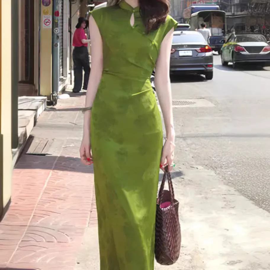Summer Elegant Satin Hollow Green Jacquard Slim Sleeveless Cheongsam Dress Qipao Female Sexy Party Evening Dresses Mandarin
Summer Elegant Satin Hollow Green Jacquard Slim Sleeveless Cheongsam Dress Qipao Female Sexy Party Evening Dresses Mandarin