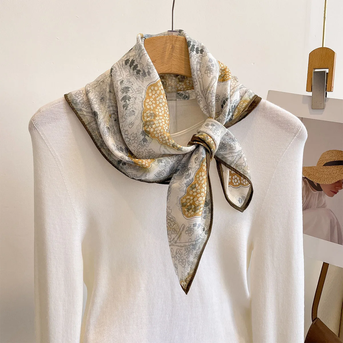 Silk Square Scarf Hijab Women's Bag Headscarf Luxury Shawl Neckerchief Headband Foulards Femme Accesories Wraps Bandana
Silk Square Scarf Hijab Women's Bag Headscarf Luxury Shawl Neckerchief Headband Foulards Femme Accesories Wraps Bandana