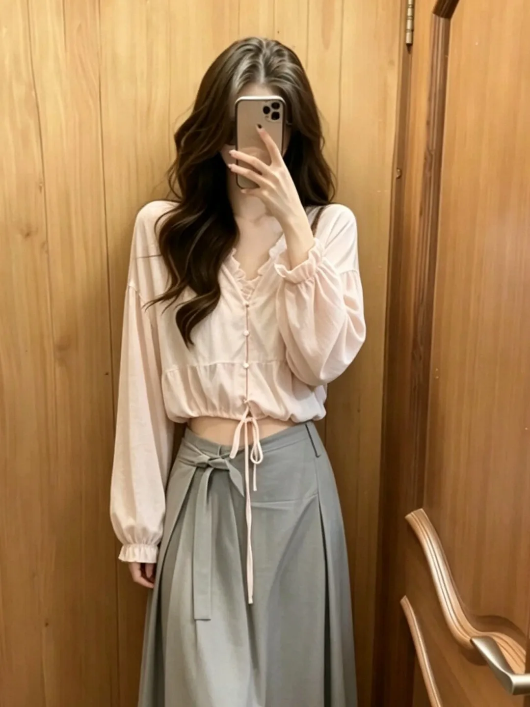 Summer New Design V-Neck Long Sleeve Chiffon Shirt Women's Pure Desire Spicy Girl Style Belted Waist Cinching Thin Short Top
Summer New Design V-Neck Long Sleeve Chiffon Shirt Women's Pure Desire Spicy Girl Style Belted Waist Cinching Thin Short Top