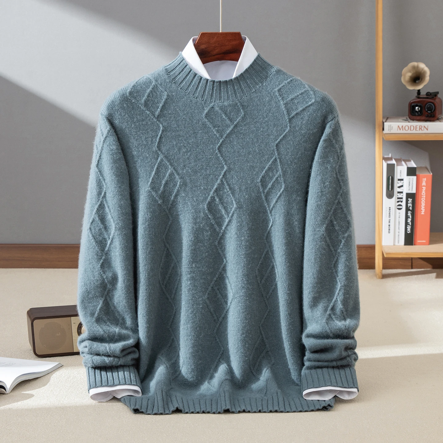 Мужской свитер из 100% кашемира, повседневный, вязаный, толстый, высококачественный, люксовый, трендовый, уличный стиль, с воротником-стойкой, пуловер
Мужской свитер из 100% кашемира, повседневный, вязаный, толстый, высококачественный, люксовый, трендовый, уличный стиль, с воротником-стойкой, пуловер