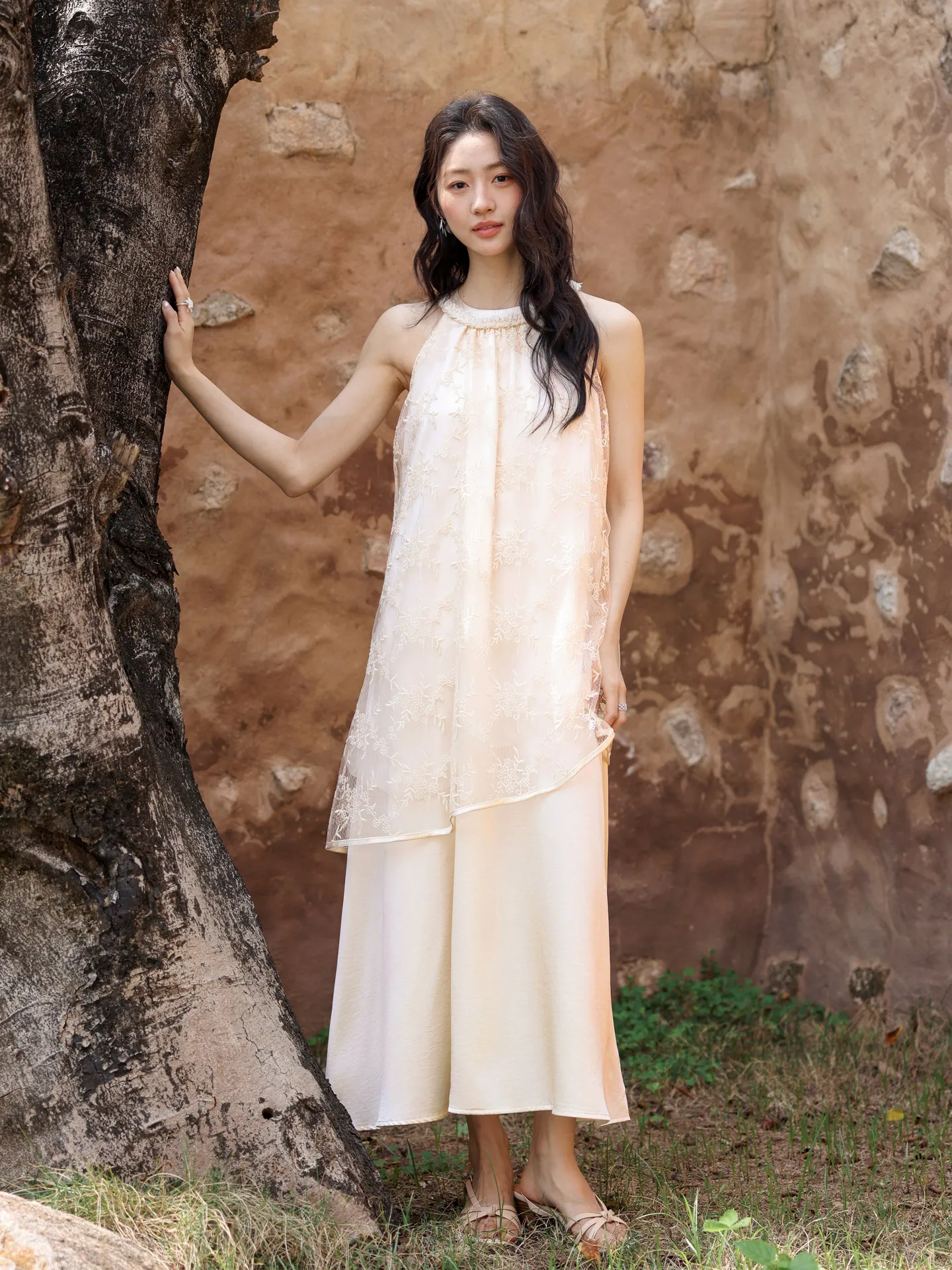 Новое элегантное кружевное платье Lynna Miss "Milk White Layered" 2026 с вышивкой во французском стиле, свободного кроя, с завязками на шее
Новое элегантное кружевное платье Lynna Miss "Milk White Layered" 2026 с вышивкой во французском стиле, свободного кроя, с завязками на шее