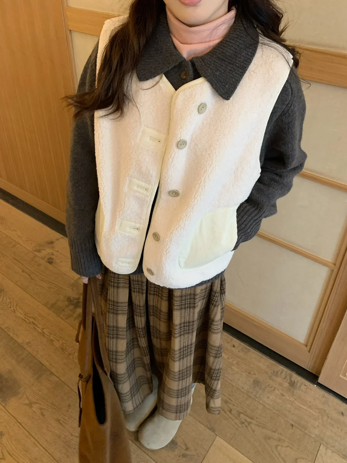 Универсальная осенне-зимняя куртка-жилет из вельвета с кожаными и меховыми вставками, универсальная модель Sli
Универсальная осенне-зимняя куртка-жилет из вельвета с кожаными и меховыми вставками, универсальная модель Sli