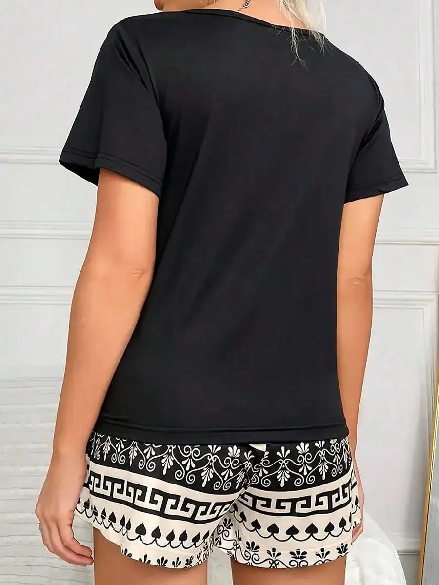 Women Casual Black V-Neck Sleep Top And Patterned Shorts Set
Women Casual Black V-Neck Sleep Top And Patterned Shorts Set