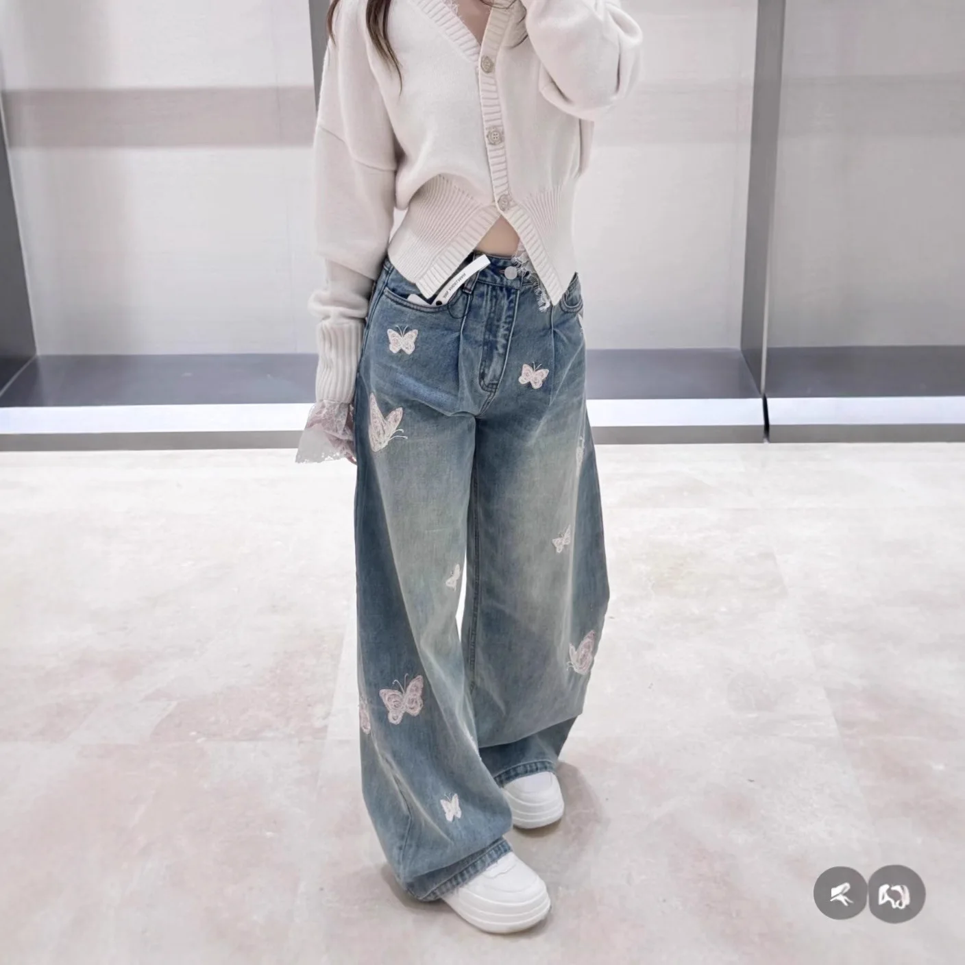 Jeans Wide Leg Pants Women Butterfly Embroidery Floor Length Low Waist Distressed Streetwear Vintage Washed Denims Trousers
Jeans Wide Leg Pants Women Butterfly Embroidery Floor Length Low Waist Distressed Streetwear Vintage Washed Denims Trousers