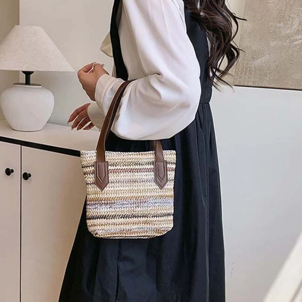 Элегантная тканая сумка-ведро в стиле ретро в радужную полоску, маленькая квадратная сумка из полиэстера, большая вместительная соломенная тканая сумка, летняя
Элегантная тканая сумка-ведро в стиле ретро в радужную полоску, маленькая квадратная сумка из полиэстера, большая вместительная соломенная тканая сумка, летняя