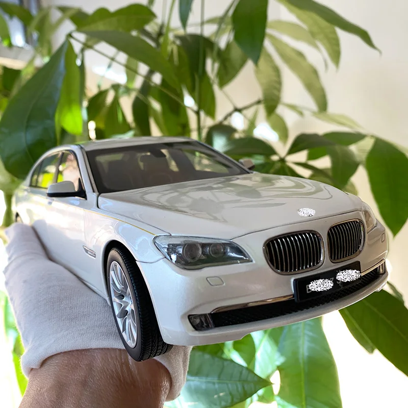 1:18 Scale Model,Kyosho 760Li (F02) with Paint Defect Very Rare,diecast model for collection and display
1:18 Scale Model,Kyosho 760Li (F02) with Paint Defect Very Rare,diecast model for collection and display