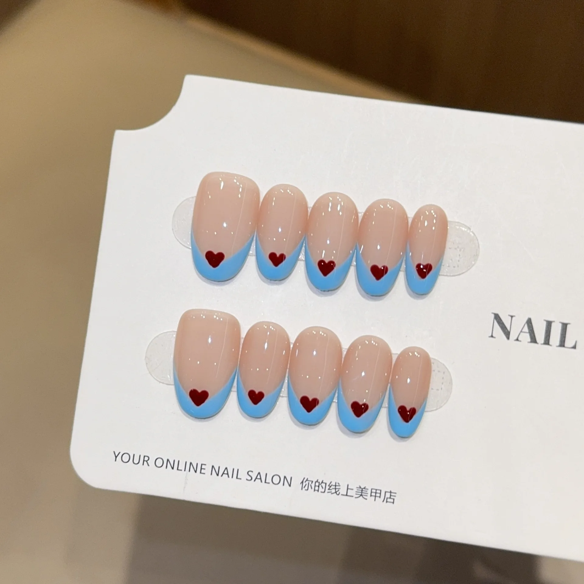 10Pcs Handmade Short Oval Press on Nails INS Blue Edge Red Love Heart Print Design Sweet Cute False Nails Wearable Nails Girls
10Pcs Handmade Short Oval Press on Nails INS Blue Edge Red Love Heart Print Design Sweet Cute False Nails Wearable Nails Girls