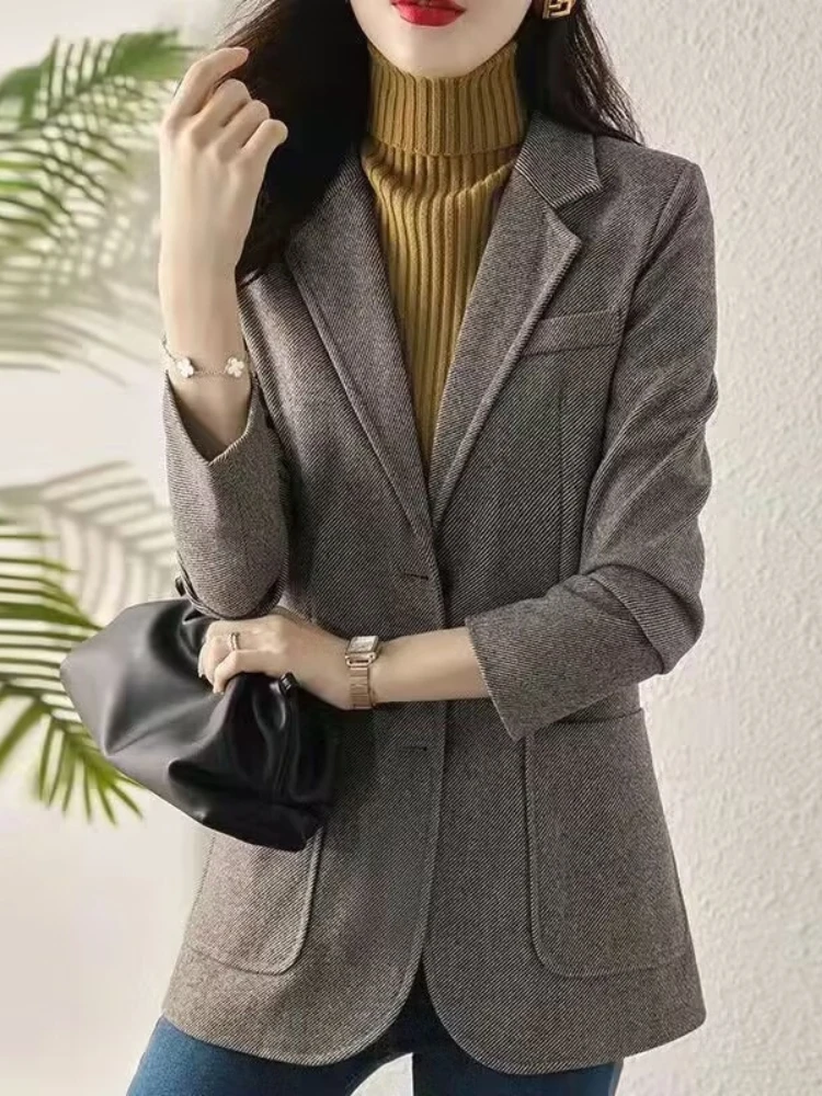 Новые модные поступления, классический женский костюм, популярная корейская серая одежда, верхняя одежда, пиджак, женская куртка, тонкие пальто для женщин
Новые модные поступления, классический женский костюм, популярная корейская серая одежда, верхняя одежда, пиджак, женская куртка, тонкие пальто для женщин