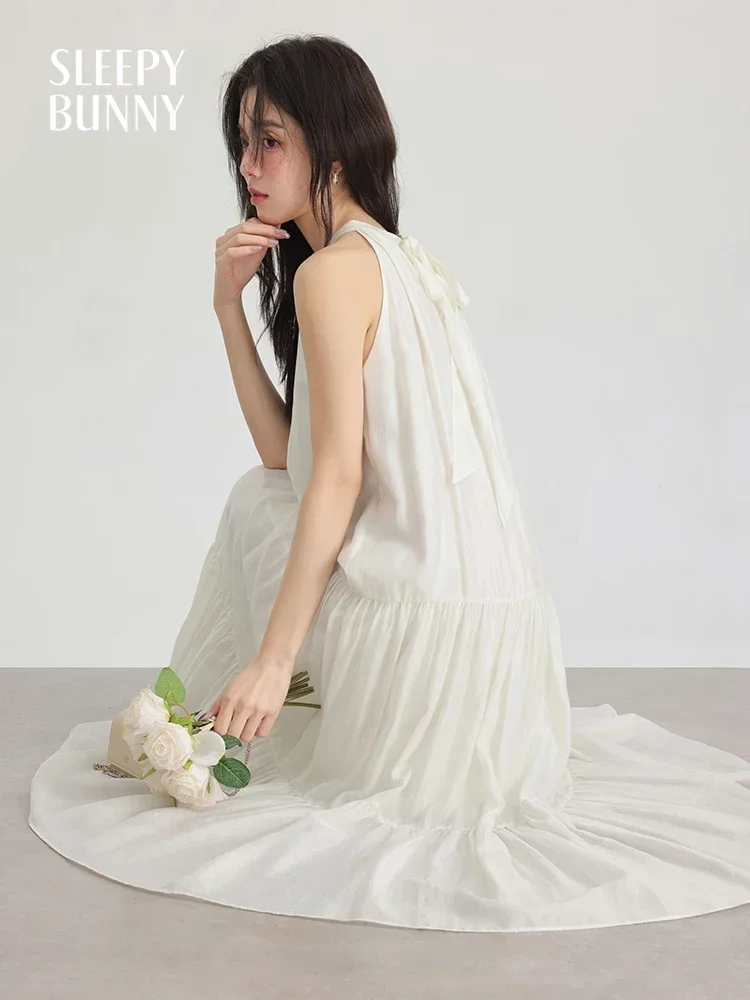 Chinese-Inspired White Halter Maxi Dress Summer Spring Sleeveless Loose Swing Long Dress Open Shoulder Elegant Flowy Design
Chinese-Inspired White Halter Maxi Dress Summer Spring Sleeveless Loose Swing Long Dress Open Shoulder Elegant Flowy Design