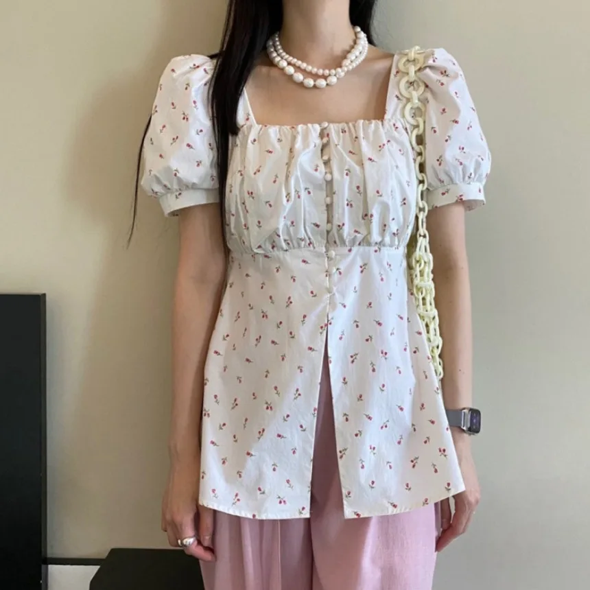 Chic Summer Floral Print Shirt Women's Bubble Sleeve Square Collar Splice Design Casual Style Polyester Fiber Breathable Top
Chic Summer Floral Print Shirt Women's Bubble Sleeve Square Collar Splice Design Casual Style Polyester Fiber Breathable Top