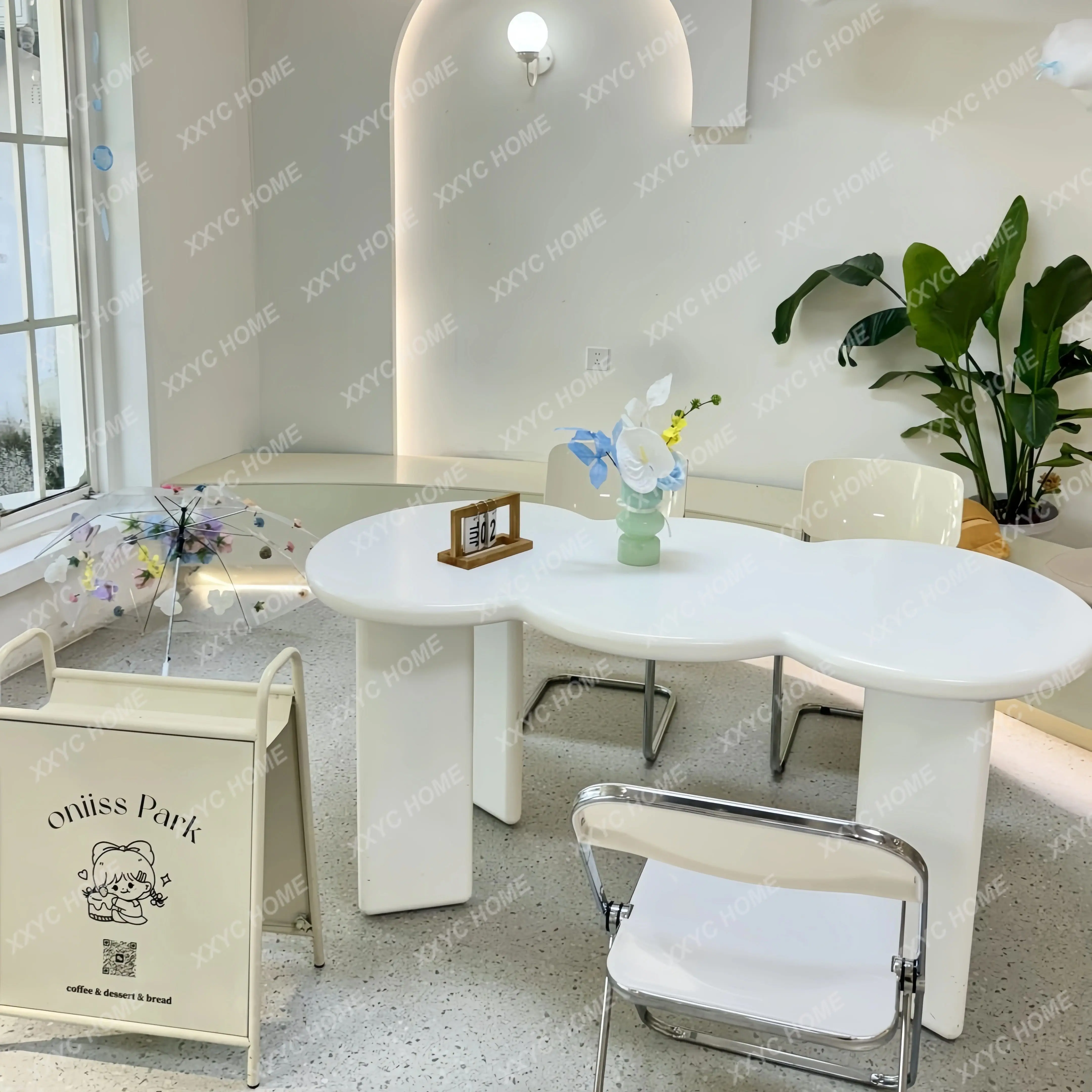Ins-style dining table, creamy white desk, computer desk, home minimalist petal-shaped computer desk
Ins-style dining table, creamy white desk, computer desk, home minimalist petal-shaped computer desk