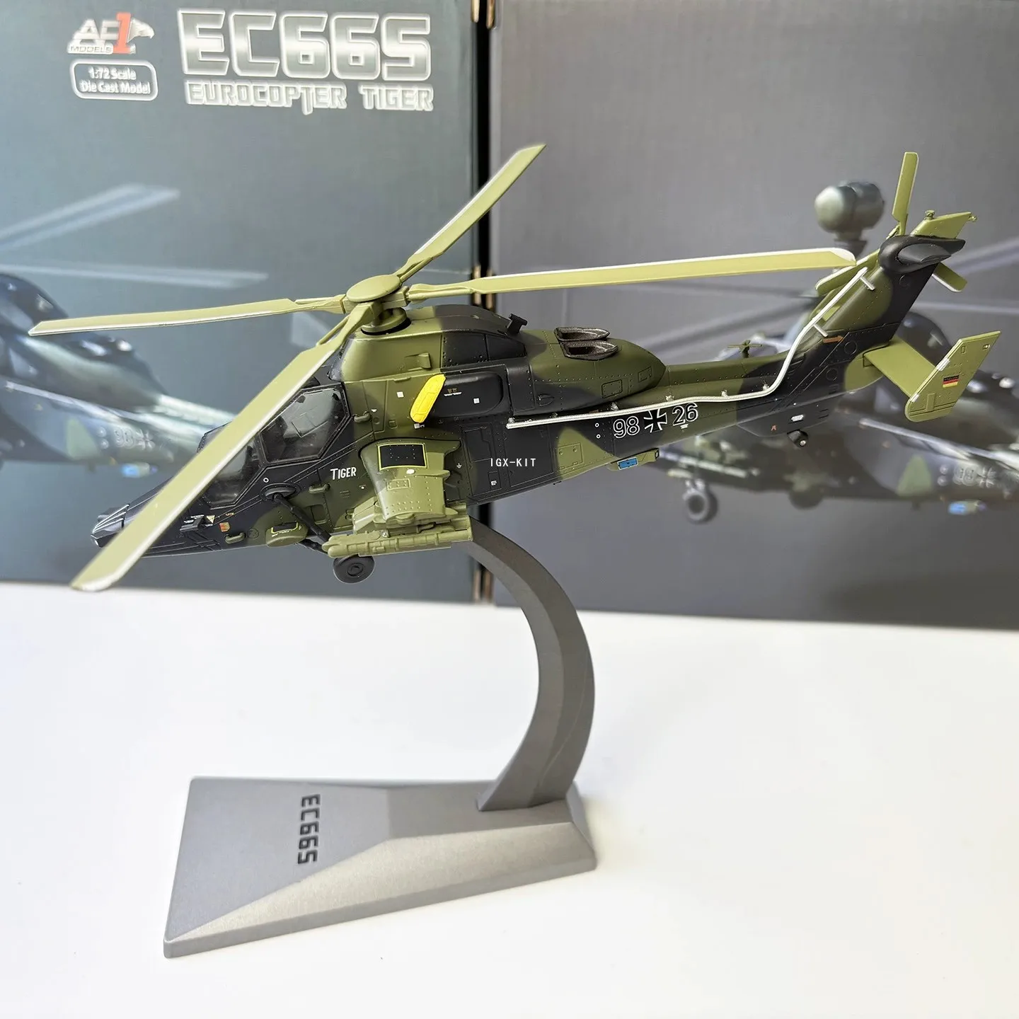 Металлическая модель вертолета EC665 Tiger немецкой армии в масштабе 1/72, военная модель с вооружением UHT, классический самолет, подарок на день рождения для мальчика, украшение в виде самолета
Металлическая модель вертолета EC665 Tiger немецкой армии в масштабе 1/72, военная модель с вооружением UHT, классический самолет, подарок на день рождения для мальчика, украшение в виде самолета