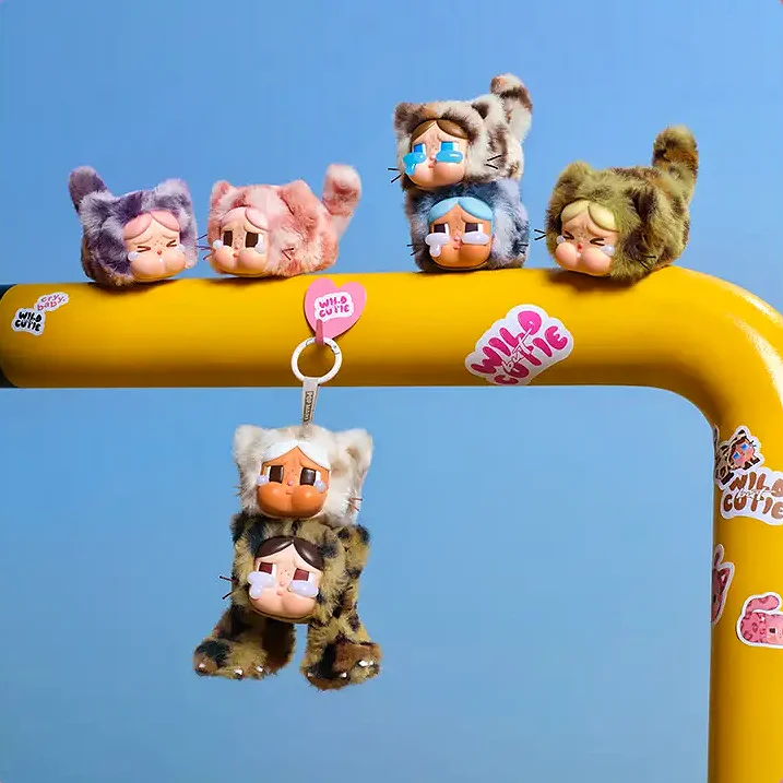 Подлинная виниловая плюшевая подвеска серии Crybaby Wild But Cutie, слепая коробка, милая плюшевая кукла, модель, декоративная подвеска, модная игрушка в подарок
Подлинная виниловая плюшевая подвеска серии Crybaby Wild But Cutie, слепая коробка, милая плюшевая кукла, модель, декоративная подвеска, модная игрушка в подарок