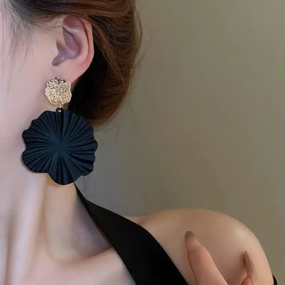 Hook Piercing Spiral Flower Earrings Elegant Ear Decor Vintage Long Earrings Korean Style Ear Jewelry Accessories
Hook Piercing Spiral Flower Earrings Elegant Ear Decor Vintage Long Earrings Korean Style Ear Jewelry Accessories