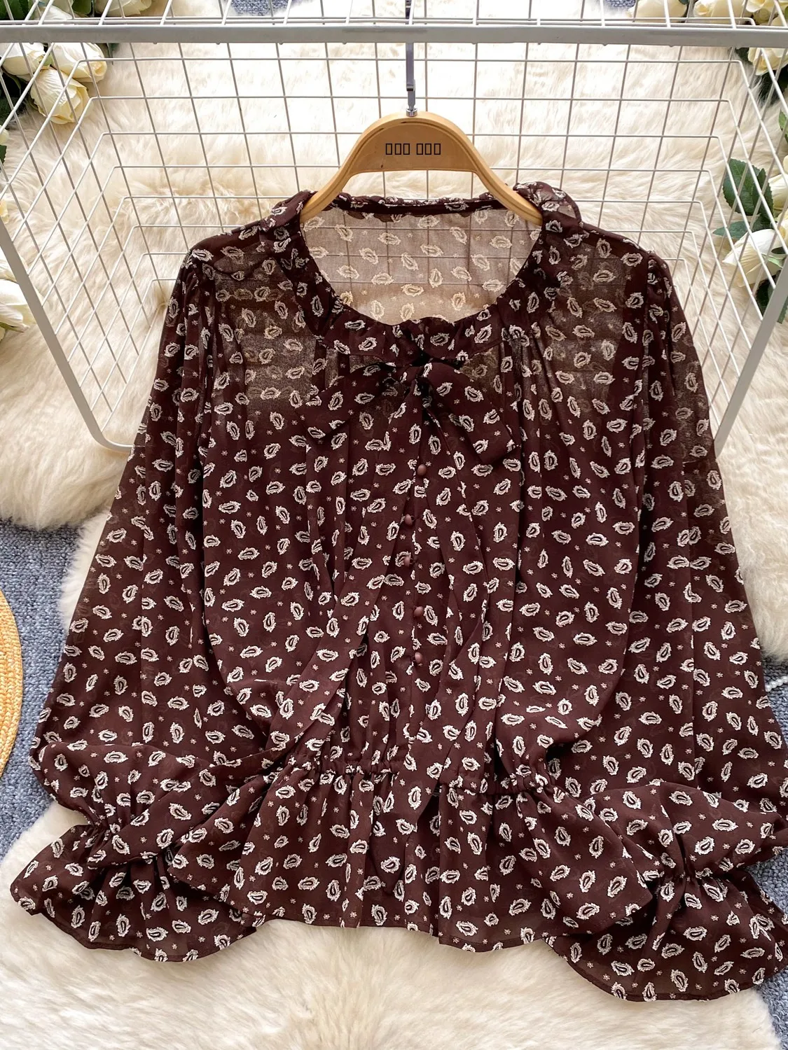 Свободная женская рубашка с длинным рукавом в корейском стиле, весенняя коллекция, с узором в горошек, комфортная и дышащая
Свободная женская рубашка с длинным рукавом в корейском стиле, весенняя коллекция, с узором в горошек, комфортная и дышащая