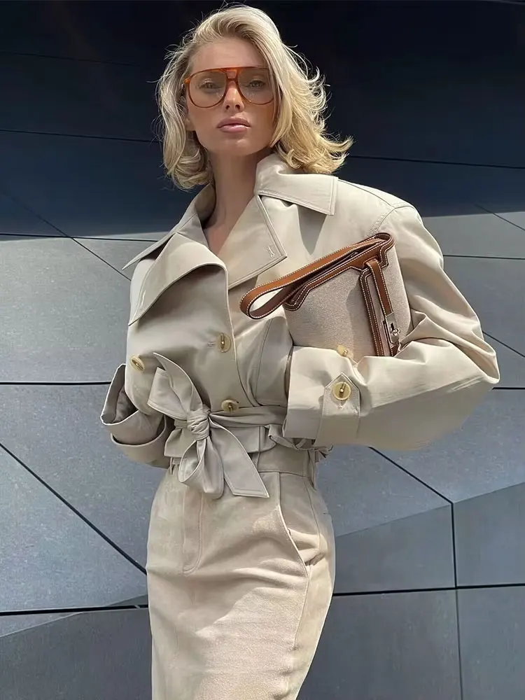 HH 2025 весенний двубортный женский топ с v-образным вырезом в стиле ретро, свободная куртка с карманами, женский уличный повседневный короткий плащ на шнуровке
HH 2025 весенний двубортный женский топ с v-образным вырезом в стиле ретро, свободная куртка с карманами, женский уличный повседневный короткий плащ на шнуровке