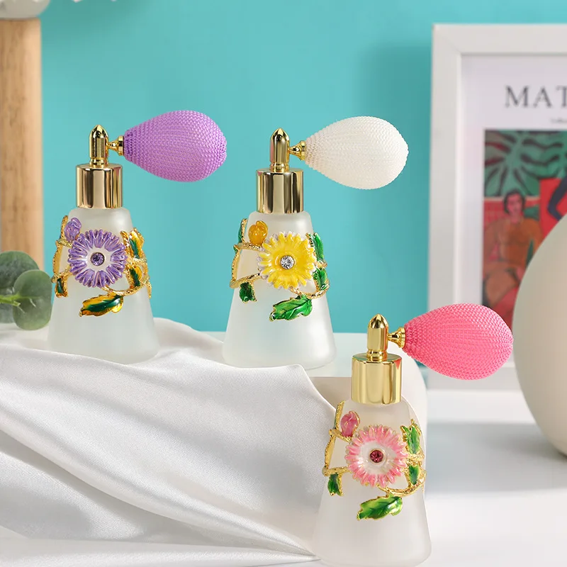 60x 50ML Pink Daisy Decorative Frosted Glass Airbag Spray Perfume Bottle Vintage Empty Refillable Essential Oils Atomizer Bottle
60x 50ML Pink Daisy Decorative Frosted Glass Airbag Spray Perfume Bottle Vintage Empty Refillable Essential Oils Atomizer Bottle