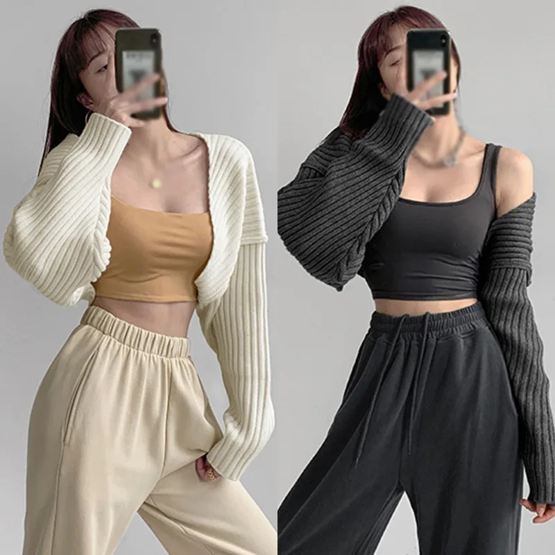 Women's Knit Cardigan Coat Solid Loose Coat Fashion Sexy Short Knitted Long Sleeve Top
Women's Knit Cardigan Coat Solid Loose Coat Fashion Sexy Short Knitted Long Sleeve Top