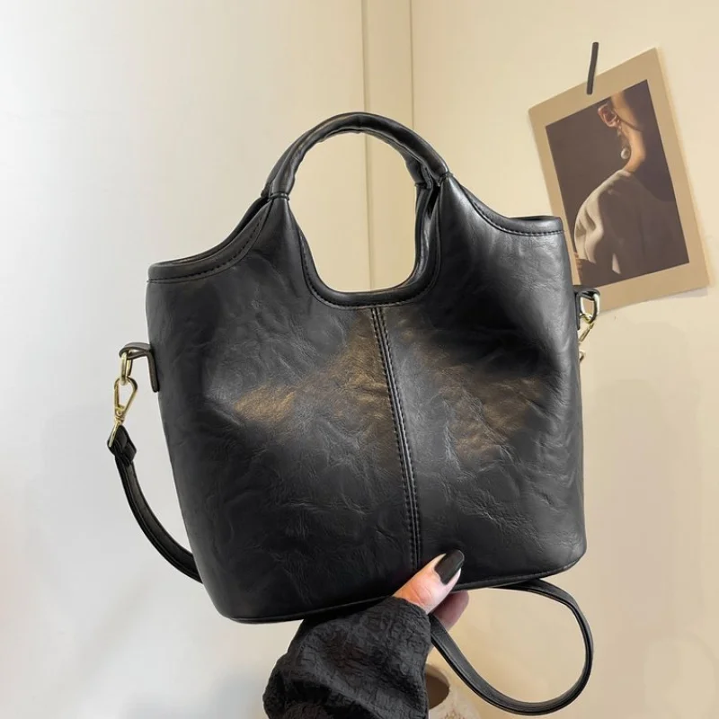 Fashionable Ladies Handbag Crafted From Garden-Printed Leather Featuring High-End Lightweight Soft Daily Modern Style
Fashionable Ladies Handbag Crafted From Garden-Printed Leather Featuring High-End Lightweight Soft Daily Modern Style