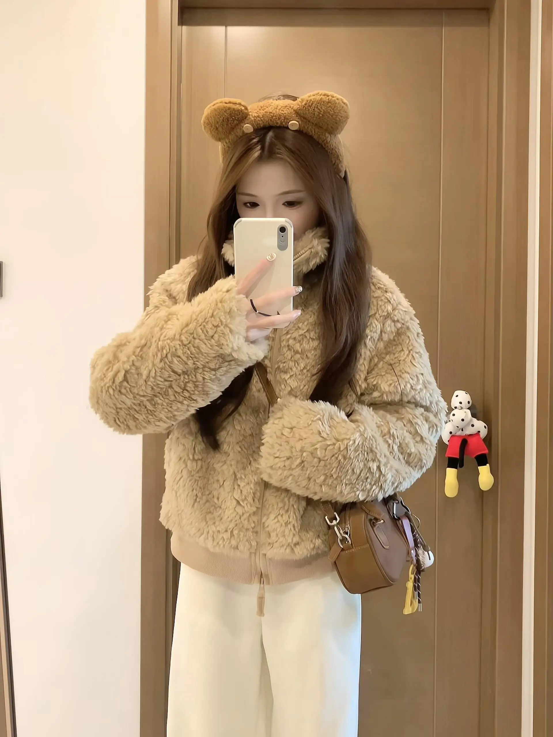 Elegant Zipper Fur Trimmed Short Jacket Women's Fashion Casual Loose Fit Warmth Guaranteed Chinese Design Premium Feel
Elegant Zipper Fur Trimmed Short Jacket Women's Fashion Casual Loose Fit Warmth Guaranteed Chinese Design Premium Feel