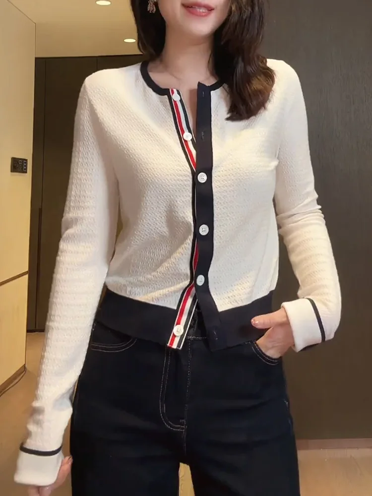Осенний женский вязаный свитер-кардиган больших размеров с круглым вырезом и вставками, корейская версия, свободный крой, длинный рукав, коллекция 2025 года
Осенний женский вязаный свитер-кардиган больших размеров с круглым вырезом и вставками, корейская версия, свободный крой, длинный рукав, коллекция 2025 года