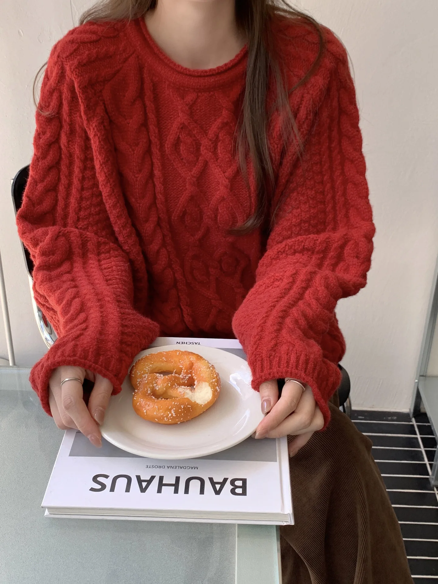 Thiened Loose Knitted Red Twist Sweater Women's Autumn Winter round Ne Cuffed Long Sve Warm Casual Sle Top
Thiened Loose Knitted Red Twist Sweater Women's Autumn Winter round Ne Cuffed Long Sve Warm Casual Sle Top