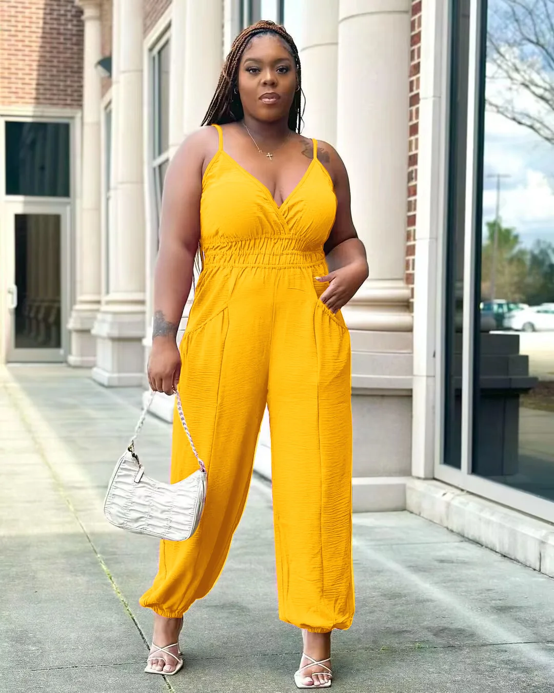 2024 Summer New Casual Solid Color Pleated Sling Jumpsuits Women Sexy Strapless Sleeveless Deep V-neck Pocket Rompers Streetwear
2024 Summer New Casual Solid Color Pleated Sling Jumpsuits Women Sexy Strapless Sleeveless Deep V-neck Pocket Rompers Streetwear