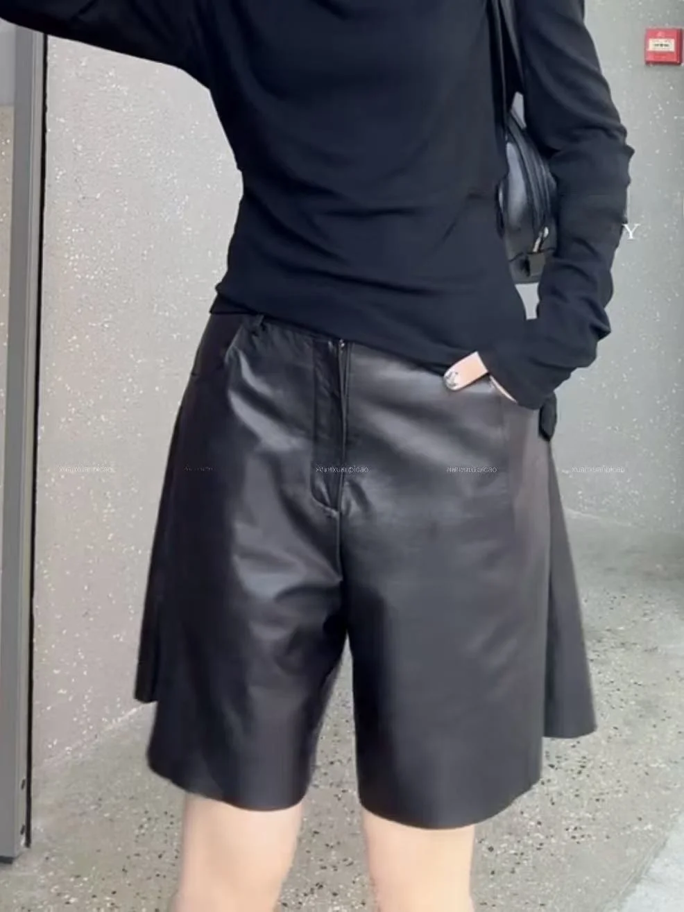 2025 New High Waist Leather orts Women's eepskin Casual Five-Point Pants Versatile Loose Fit Commute Sle Straight Leg
2025 New High Waist Leather orts Women's eepskin Casual Five-Point Pants Versatile Loose Fit Commute Sle Straight Leg