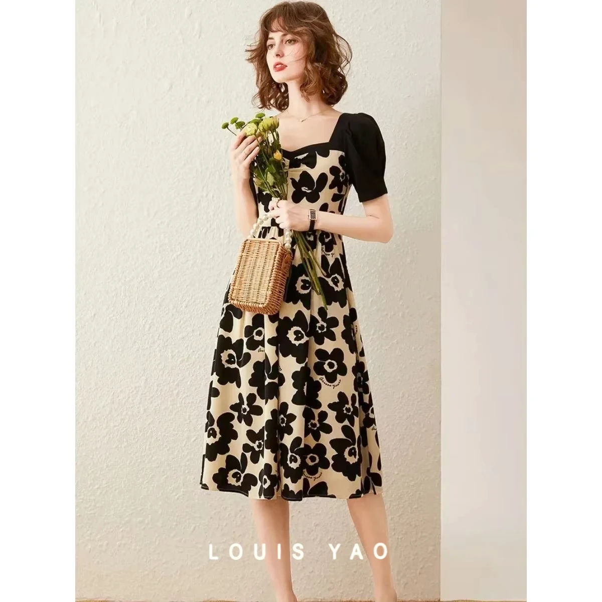 French Square Neck Printed Black Dress Summer Sweet Bubble Sleeve Women's Long Dress High Waist Short Sleeve Female Dresses
French Square Neck Printed Black Dress Summer Sweet Bubble Sleeve Women's Long Dress High Waist Short Sleeve Female Dresses