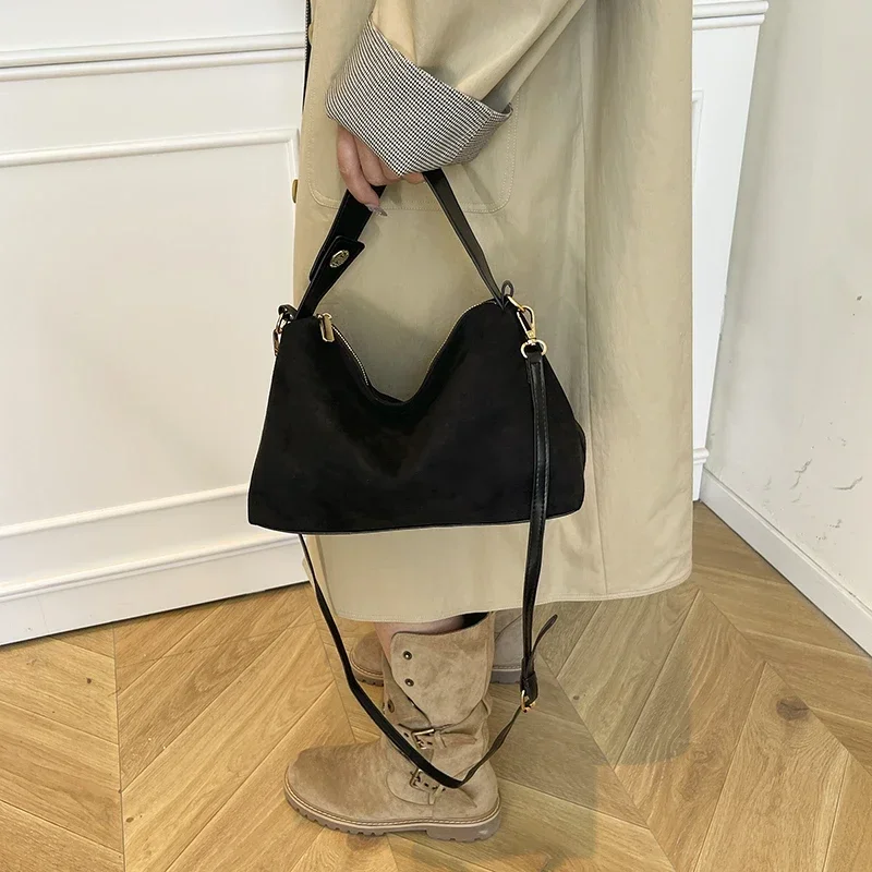 Elegant Women Leather Luxury Classic Fashion Designer Shoulder Tote Bag Crossbody Handbag For Stylish Modern Styling
Elegant Women Leather Luxury Classic Fashion Designer Shoulder Tote Bag Crossbody Handbag For Stylish Modern Styling