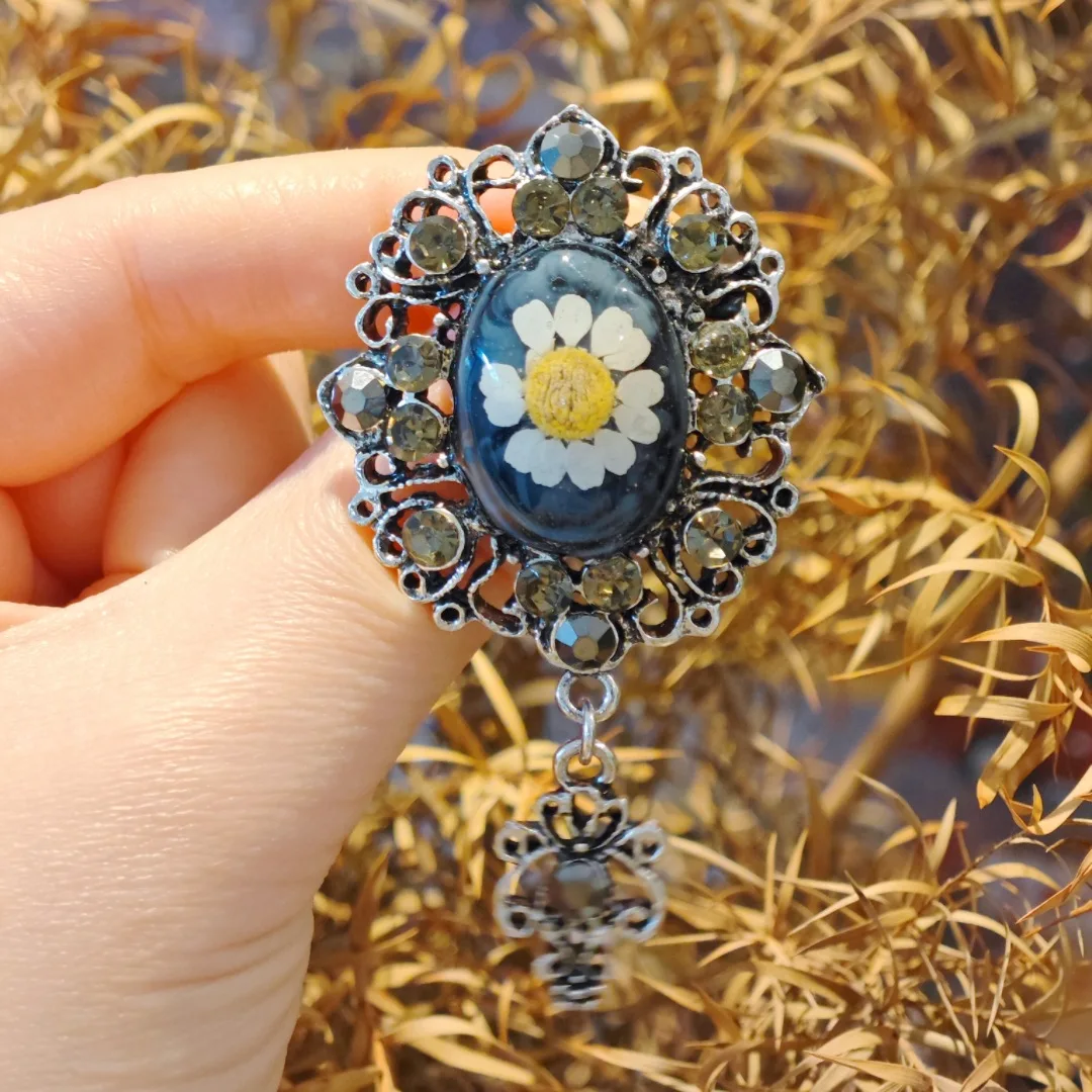 3266 Wholesale Handmade Plant Specimen Dried Real Flowers Creative Artistic Vintage Brooch Accessories Palace Style Inlaid
3266 Wholesale Handmade Plant Specimen Dried Real Flowers Creative Artistic Vintage Brooch Accessories Palace Style Inlaid