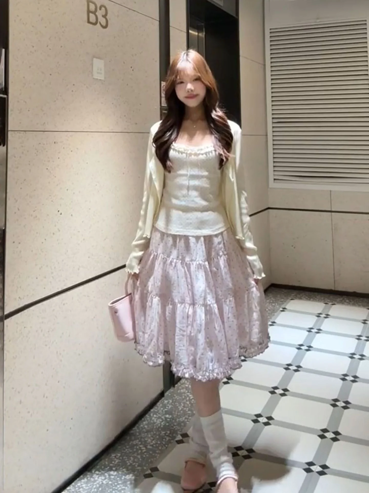 2026 New Pink Polka Dot Knitted Sweater Cardigan Top Thin Strap Long Dress Three Piece Set Women's Fashion Spring Autumn Wear
2026 New Pink Polka Dot Knitted Sweater Cardigan Top Thin Strap Long Dress Three Piece Set Women's Fashion Spring Autumn Wear