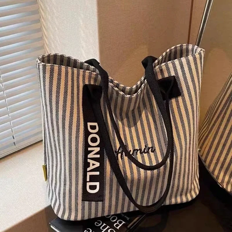 Designer Luxury Tote Bags for Women Famous Brand Handbags High Quality Shoulder Purse Elegant and Fashionable
Designer Luxury Tote Bags for Women Famous Brand Handbags High Quality Shoulder Purse Elegant and Fashionable