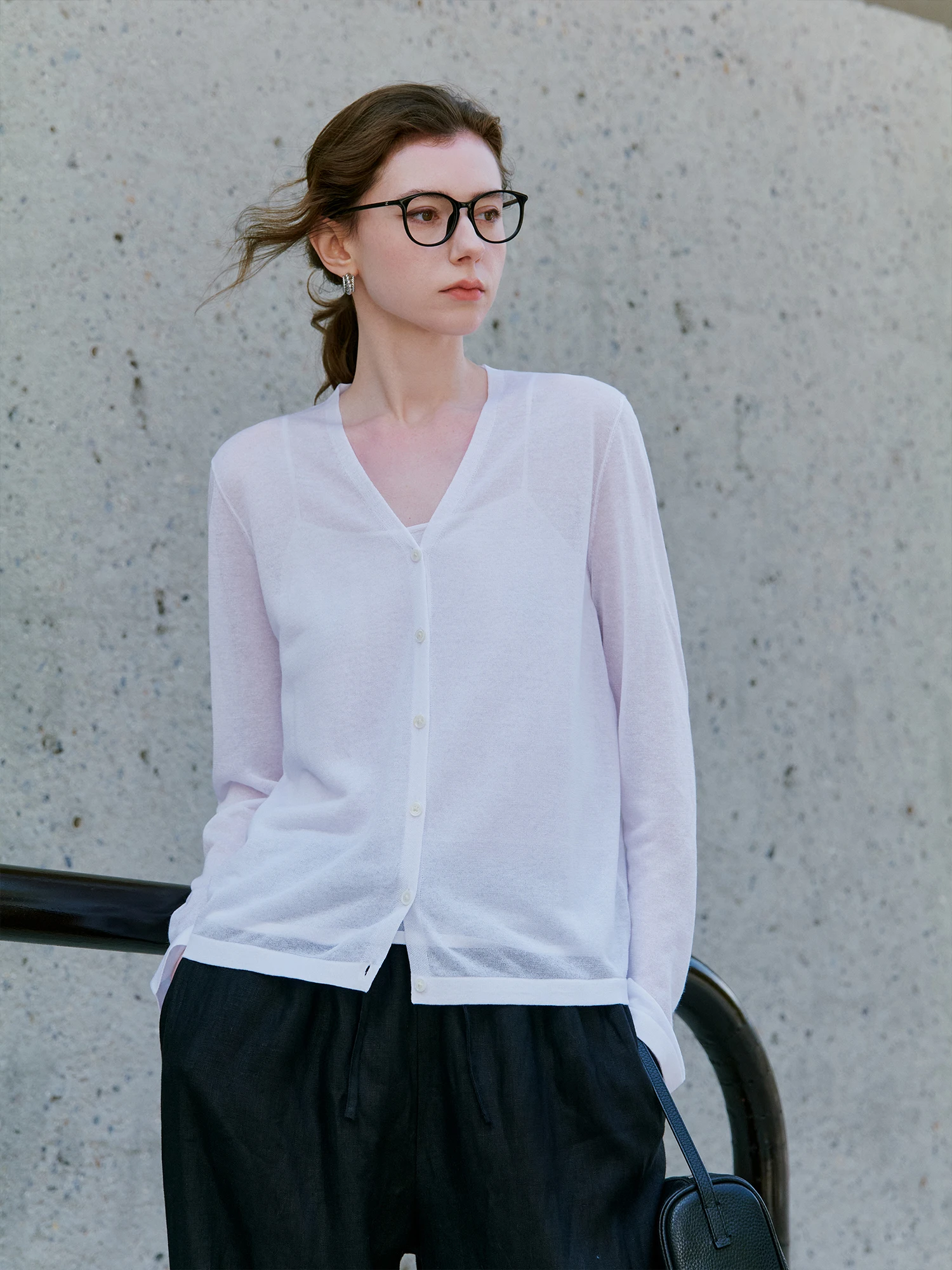 Женский вязаный кардиган Affinity с V-образным вырезом, тонкий, 18-игольный, прозрачный, с длинными рукавами, U4580
Женский вязаный кардиган Affinity с V-образным вырезом, тонкий, 18-игольный, прозрачный, с длинными рукавами, U4580