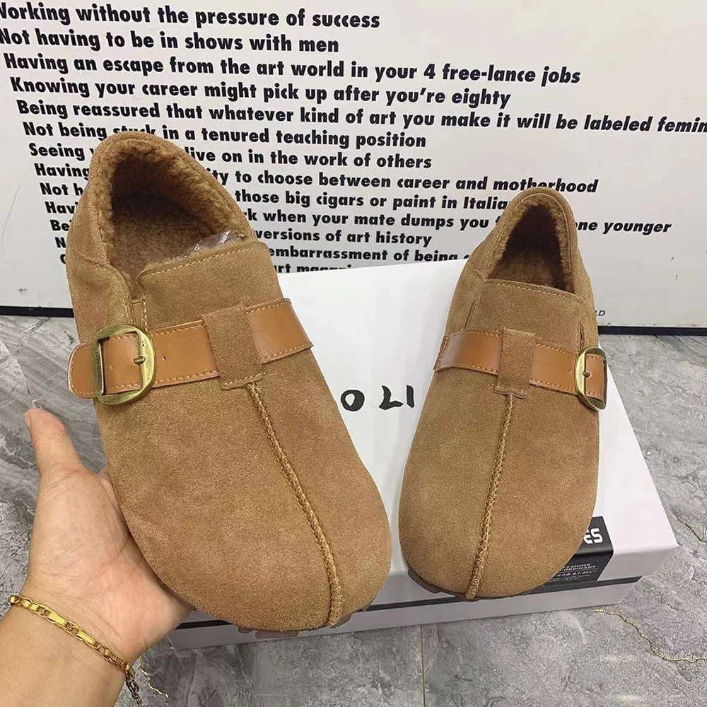 Зимняя женская обувь, плюшевые повседневные хлопковые туфли на плоской подошве, модные кожаные женские лоферы больших размеров, нескользящие теплые ботильоны на меху 
Зимняя женская обувь, плюшевые повседневные хлопковые туфли на плоской подошве, модные кожаные женские лоферы больших размеров, нескользящие теплые ботильоны на меху