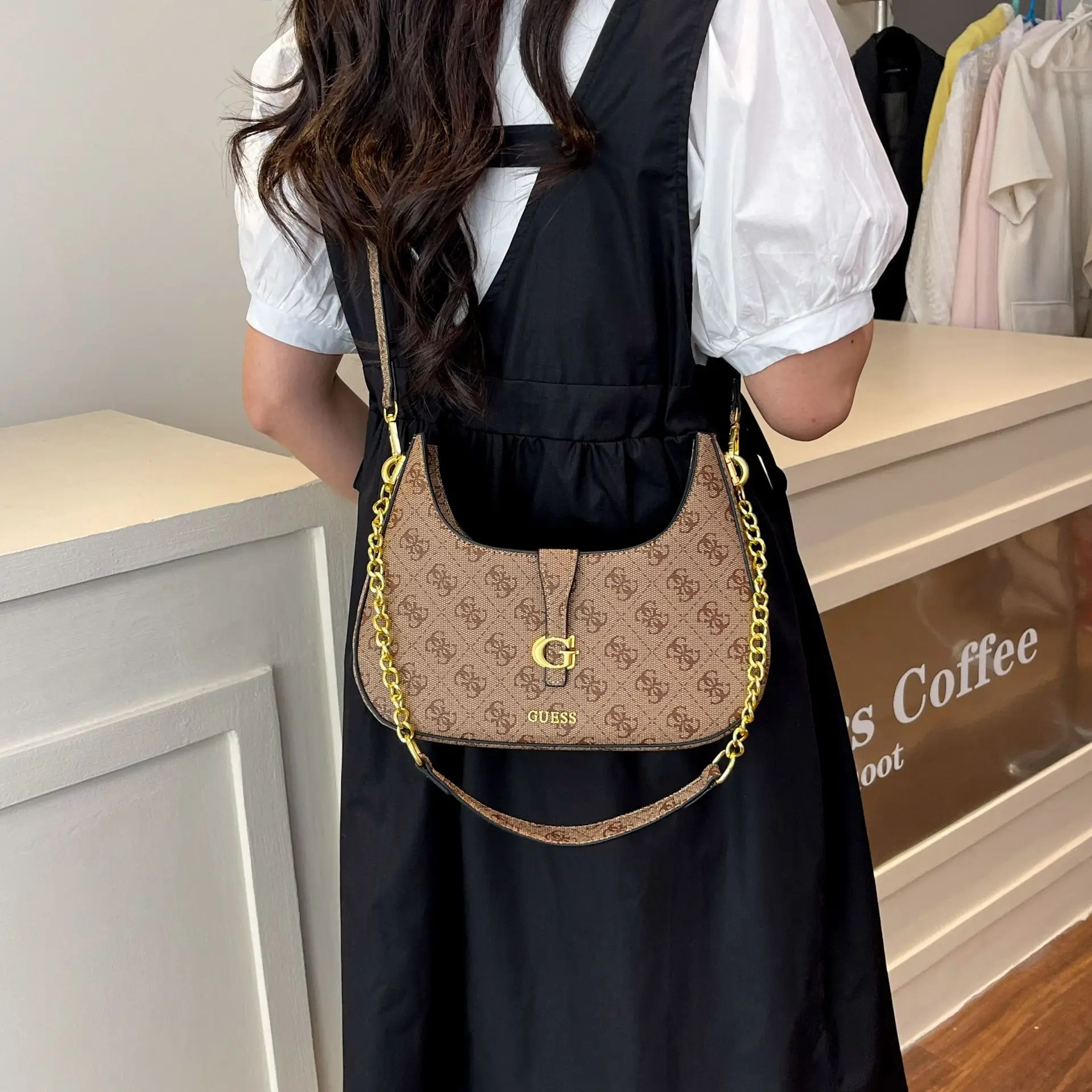 Premium 2025 European - American Style Simple Underarm Bag - Fashionable Monogram, Versatile Tote & Shoulder
Premium 2025 European - American Style Simple Underarm Bag - Fashionable Monogram, Versatile Tote & Shoulder