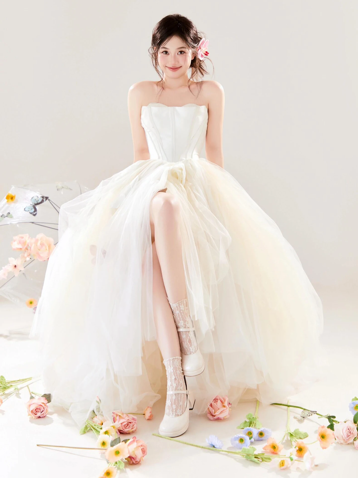 Ele Lightweight Bridal Gown with Strapl Neline for Wedding Reception And Exit Ceremony Luxury Sensation
Ele Lightweight Bridal Gown with Strapl Neline for Wedding Reception And Exit Ceremony Luxury Sensation